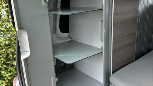 Compleet uitgerust met keuken, bustent & fietsenrek – 4p Volkswagen campervan from 2015