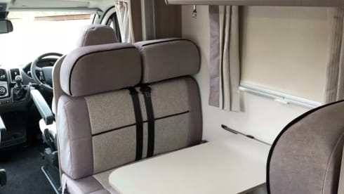Bigz – Elddis Platinum 196, 6 couchages, 6 sièges avec ceinture 