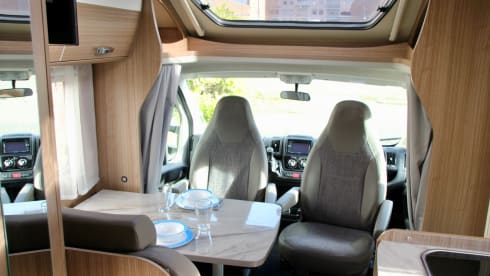3 – Spacious 2-person camper with single beds or king-size bed!
