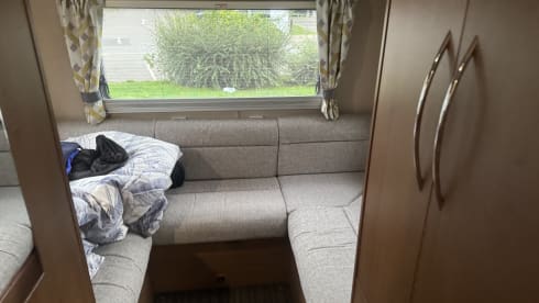 carrie the camper  – modern 6 berth camper 4 belts start your adventure now 