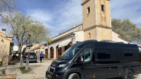 Tourne 6.4 – New Bus Camper for Rent Peugeot Boxer