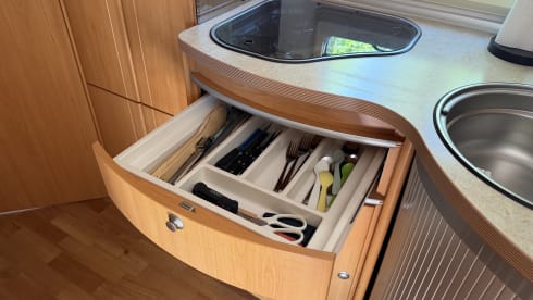 LMC Liberty Ti 662 - 4 Persons - 2x Air Conditioning - Semi-integrated