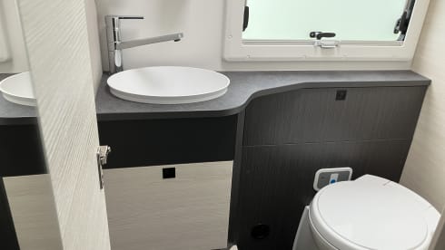 4/6 pers very spacious Challenger 380 from 2022