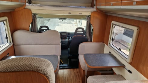 Ruime Fiat Giottiline 7p  Camper met inventaris.