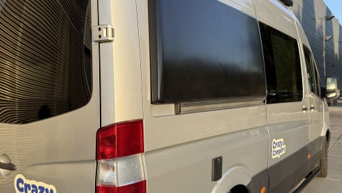 Crazy camper – 2p Mercedes-Benz bus uit 2017