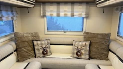 Oscar  – 4 berth Roller Team semi-integrated from 2023