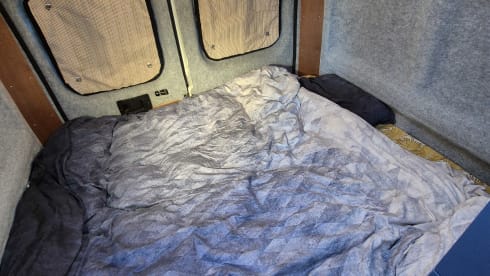 Ontsnap samen (met klein kind) in onze unieke zelfbouwcamper!