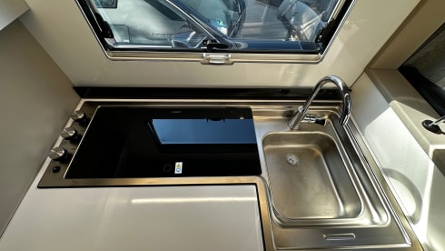 Bob – 3p Adria Mobil semi-integrated uit 2023