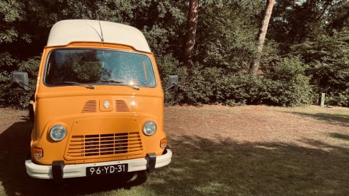 Tenacious twinkie – 3p Renault Estafette campervan from 1973 🚍⛰️🗺️