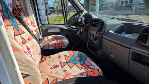 Johnnie – 2p Peugeot bus uit 2002