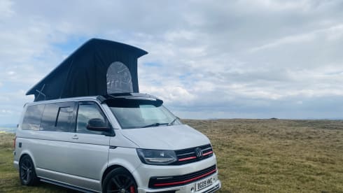 Jack – Stylish 4 berth Volkswagen Transporter Campervan 