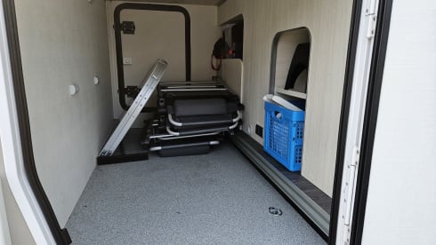 GZX-72-N – Chausson 777GA Automatic Etape Line very luxurious, km free!