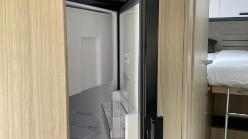 The Beast – Very recent, luxurious 4-person alcove camper