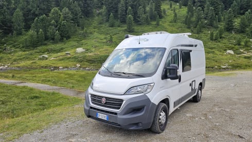 Tova – Camper van for adventure trips.