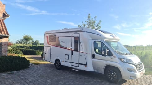 Burstner Fiat Ducato – Luxury camper with many amenities, super complete