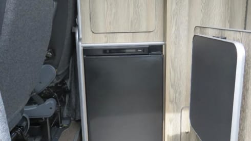 Pippa – 2 berth Peugeot campervan.