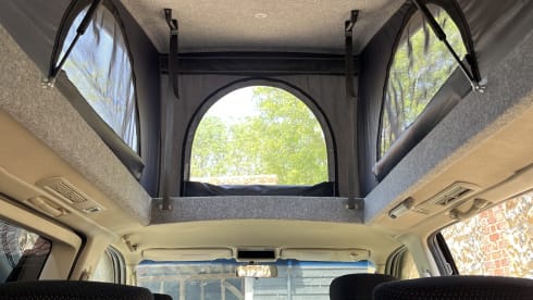 The Moose  – Nissan campervan met 4 slaapplaatsen uit 2007