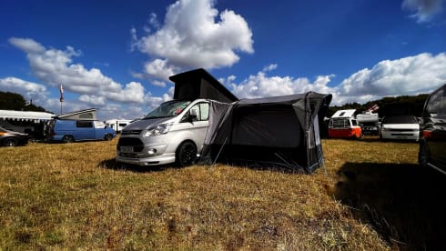 Becky – Ford Transit Custom Campervan 4 Beth 