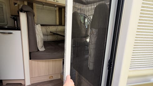 Burstner Nexxo T740 – 3p Bürstner semi-integrated uit 2015