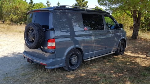 Gracie Skywalker  – Fully off grid adventure wagon!