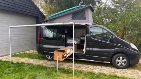 4p Renault campervan uit 2012