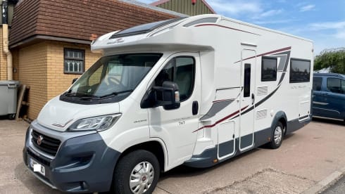 Rewind – Escapade familiale de luxe : camping-car moderne à 6 couchettes prêt pour l'aventure !