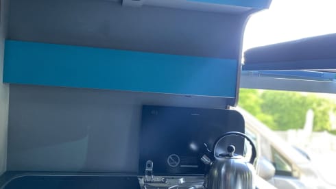 MWB – 5 berth Mercedes-Benz campervan from 2016