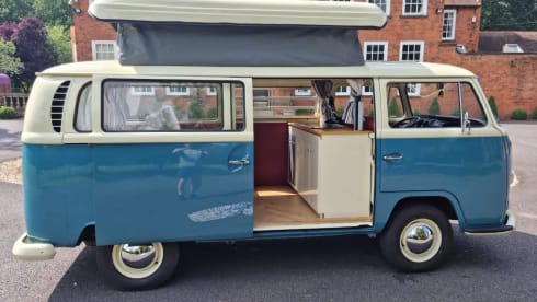 Daisy – Iconic Blue 1970s VW Camper
