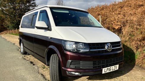 Mario – VW T6 Transporter - Classic, high spec interior in the Peak District