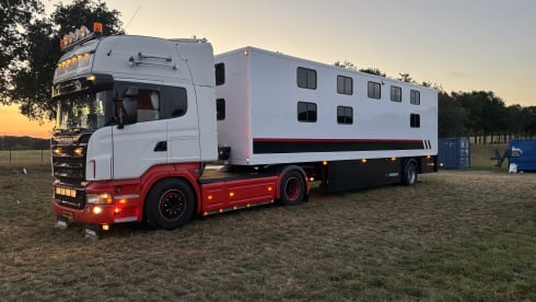 Zeer ruime 12 persoons camper