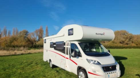 Sunlight – Luxury 6 berth Sunlight A72 ~ 6 seatbelts ~ 8 seats ~ HUGE SPEC