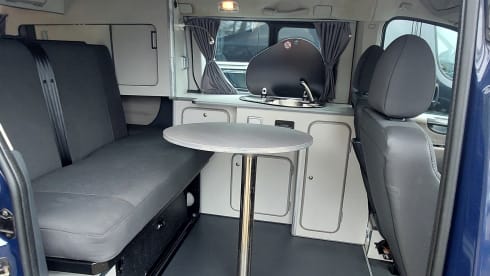 CAMPING-CAR SUPER COMPACT 2 PERSONNES CLIMATISATION RÉGULATEUR DE VITESSE PANNEAU SOLAIRE 