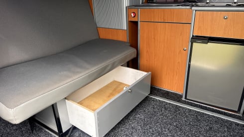 Het Reisbussie – 2-seater Renault bus from 2011