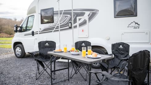 GoCampa – 4 Berth Fully Equipped Motorhome *Insurance included*