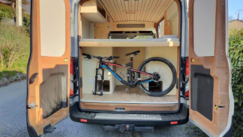 Baroudeur – TRANSIT 4x4 fitted van 3 people