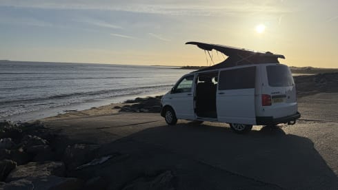 Explore One – ExploreCampers - 4 Berth VW T6 Campervan – Off-Grid Ready with Projector