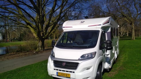 Merry Mary – Spacious Rimor 98p 2019 - Single beds - Pull-down bed - Air conditioning - Lots of sunlight