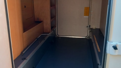 Family camper with XL garage and a cozy sitting area! (6Person)