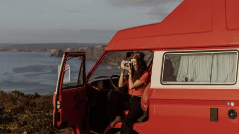 Vermelho  – Rent a Campervan Blue CLassics ‘s Volkswagen T3  red