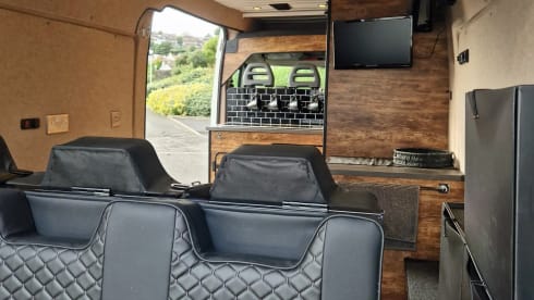 Stag – OFF-GRID 2 berth Shower Kitchen Heating - bedding included - Campervan 2016