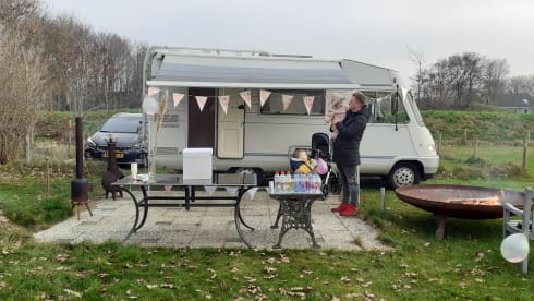 Hymer B584; Freedom, luxury, adventure and dog are allowed !!