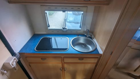 Dacha op wielen – 4p Eura Mobil alcove from 2000
