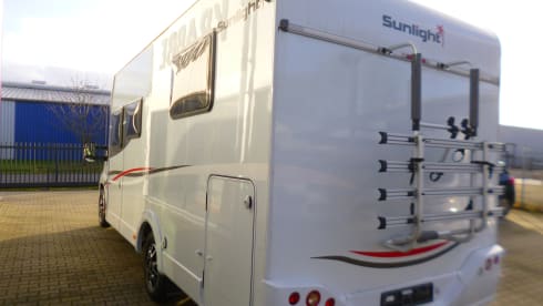 Corry – 5 person camper with electric lifting bed and length beds
