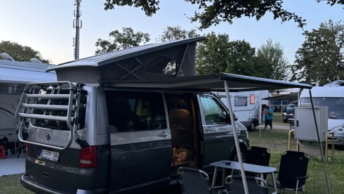 4p Volkswagen campervan uit 2012