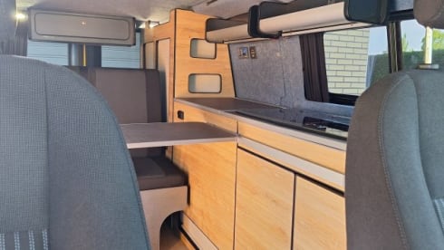 Lemon – Lemon Line – Ford Custom compact avec 4 couchages et énergie solaire de 430 W
