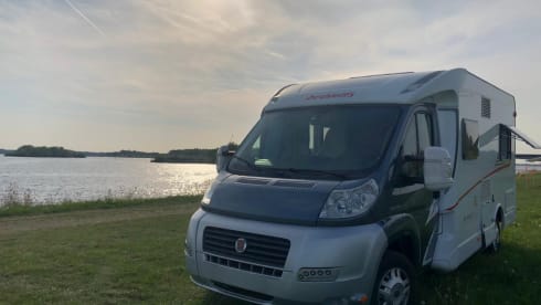 Smart & strong! 131hp - 2p - MaxxFan - CarPlay - Solar panel