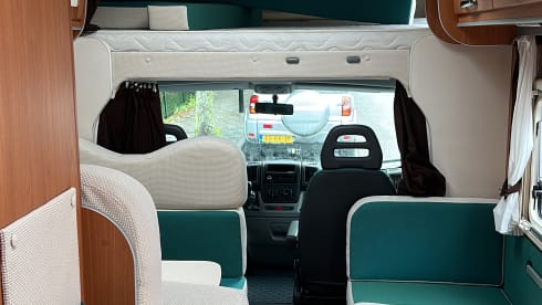 Attractive 6-person family camper with 6 spacious sleeping places