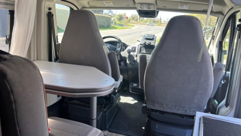 4p Pössl bus uit 2023