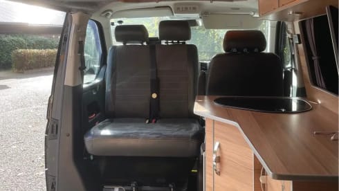 Buzz – 4 berth Volkswagen campervan from 2011
