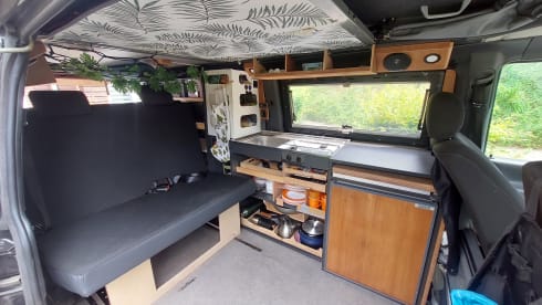 4p Volkswagen campervan with lifting roof tent